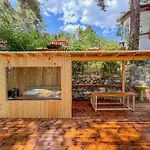 מלון Semiramis Boutique &