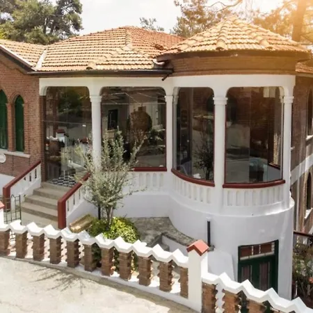 Semiramis Boutique & *