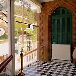 Semiramis Boutique & Kato Platres