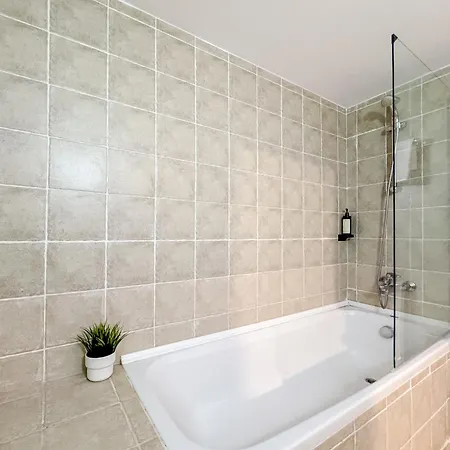 Semiramis Boutique & Kato Platres