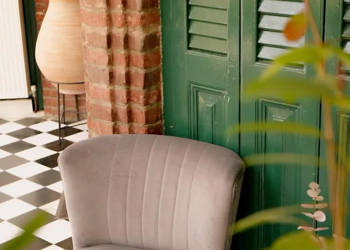 Semiramis Boutique & *