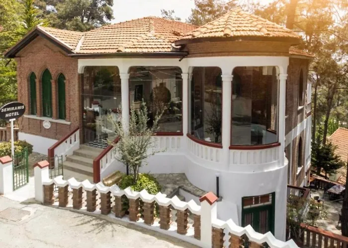 Semiramis Boutique & *