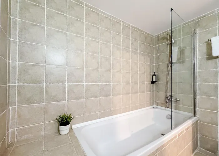 Semiramis Boutique & Kato Platres